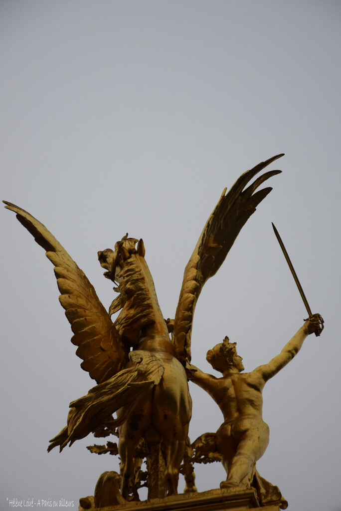 Alexandre III bridge, detail by parisouailleurs