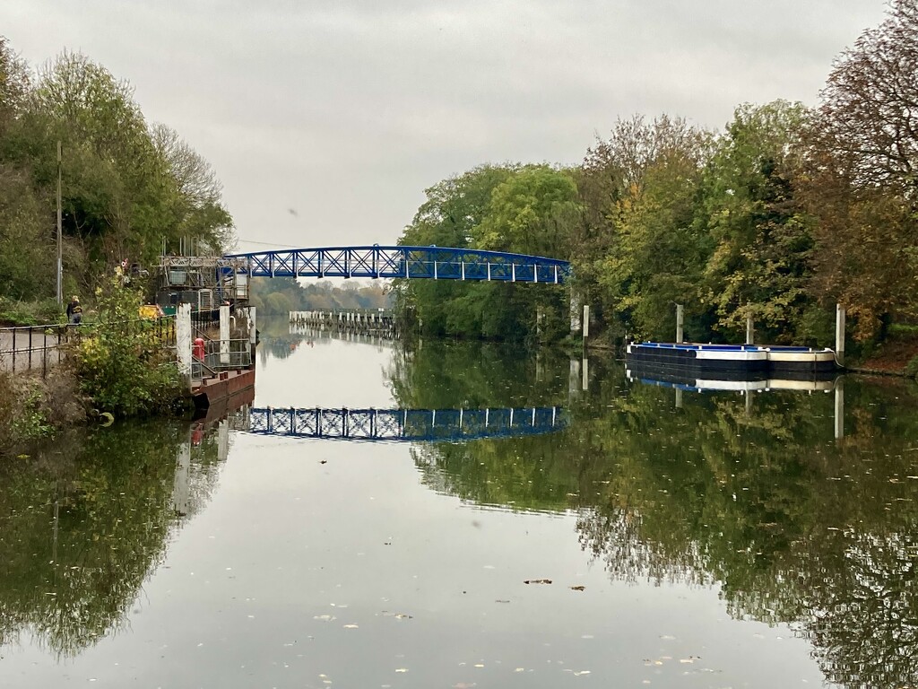 Teddington Lock by illinilass