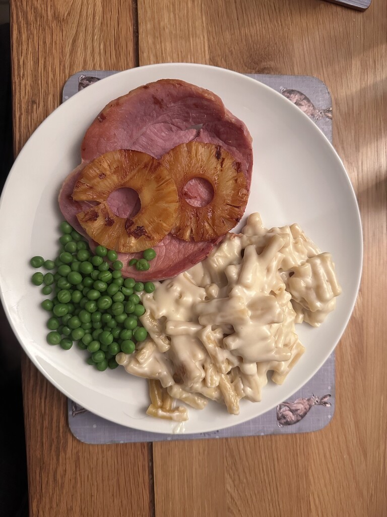 Gammon, Mac & Peas by wincho84