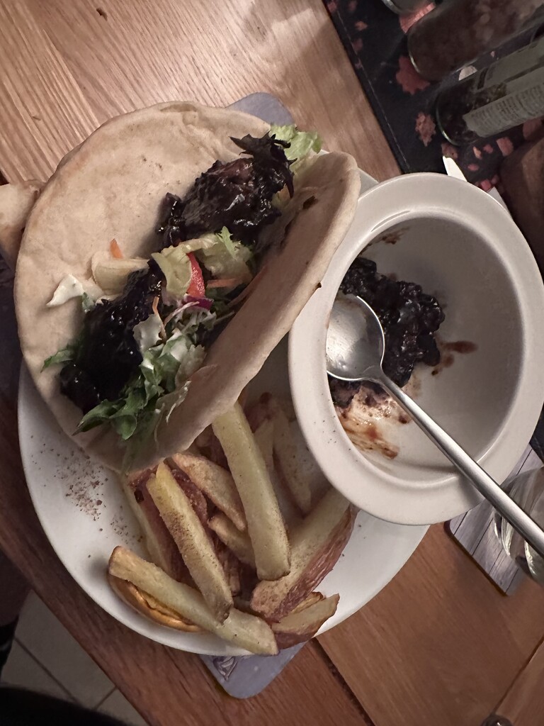 Pulled Beef Wraps & Homemade Chips  by wincho84