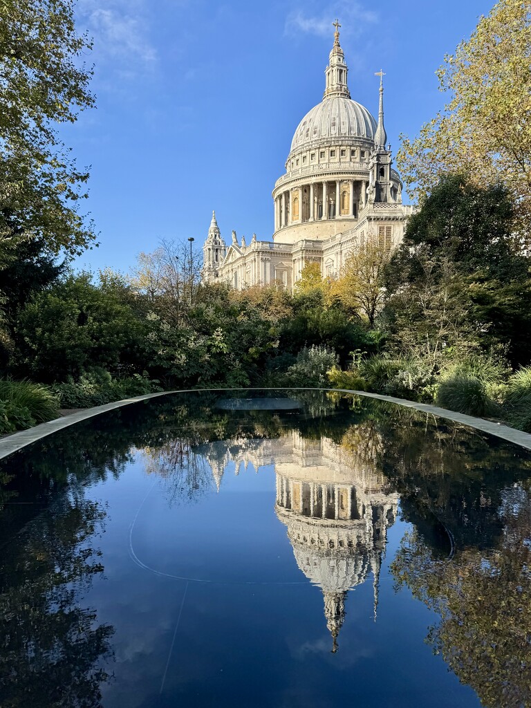 Pool at St Paul’s Cathedral  by jeremyccc