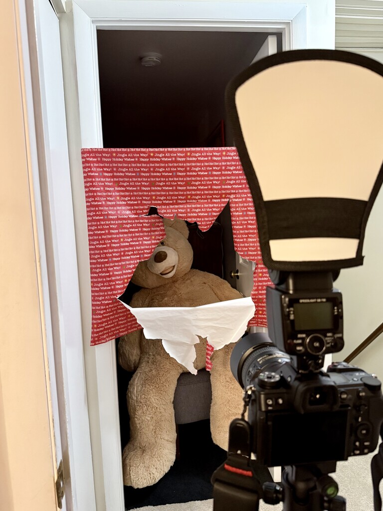 Behind the scene  by lesip