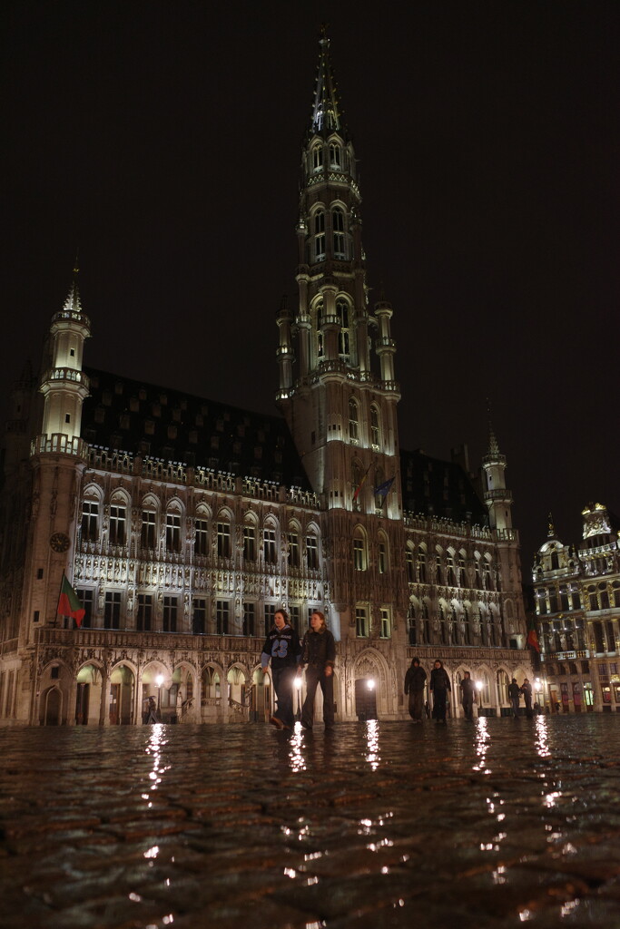 Grand Place, in the rain by vincent24