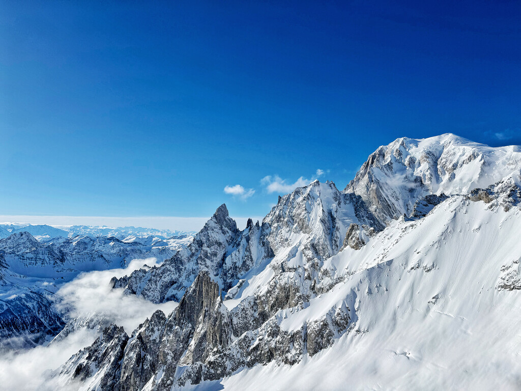 Mont Blanc and other peaks.  by cocobella