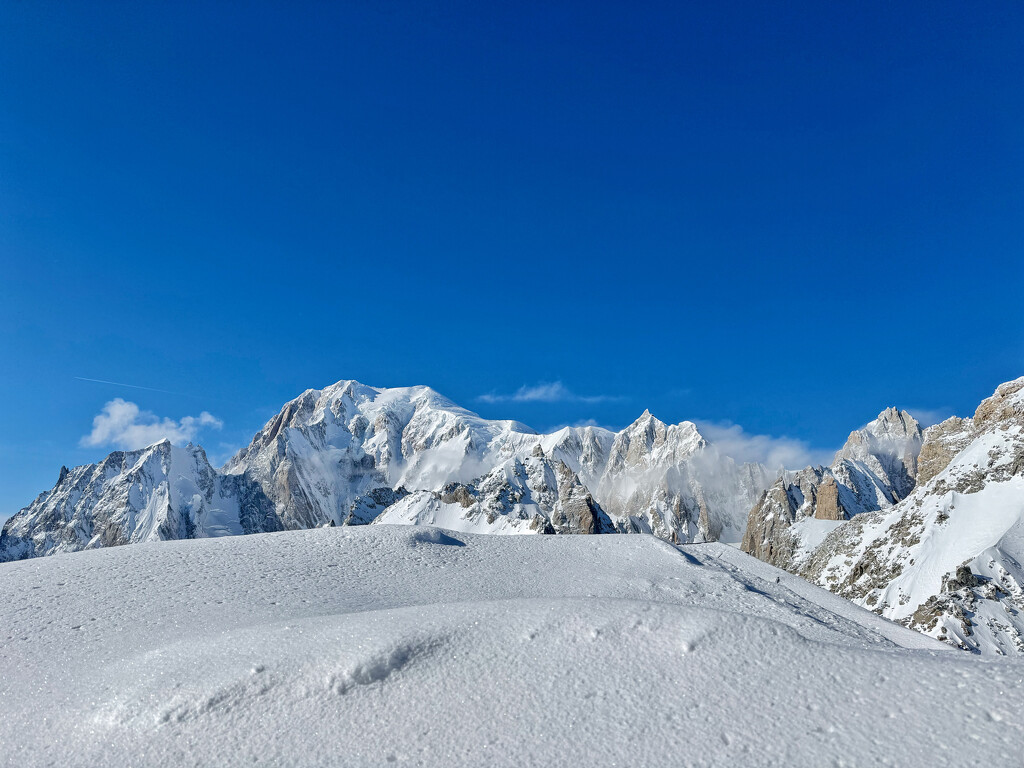 Snow everywhere.  by cocobella