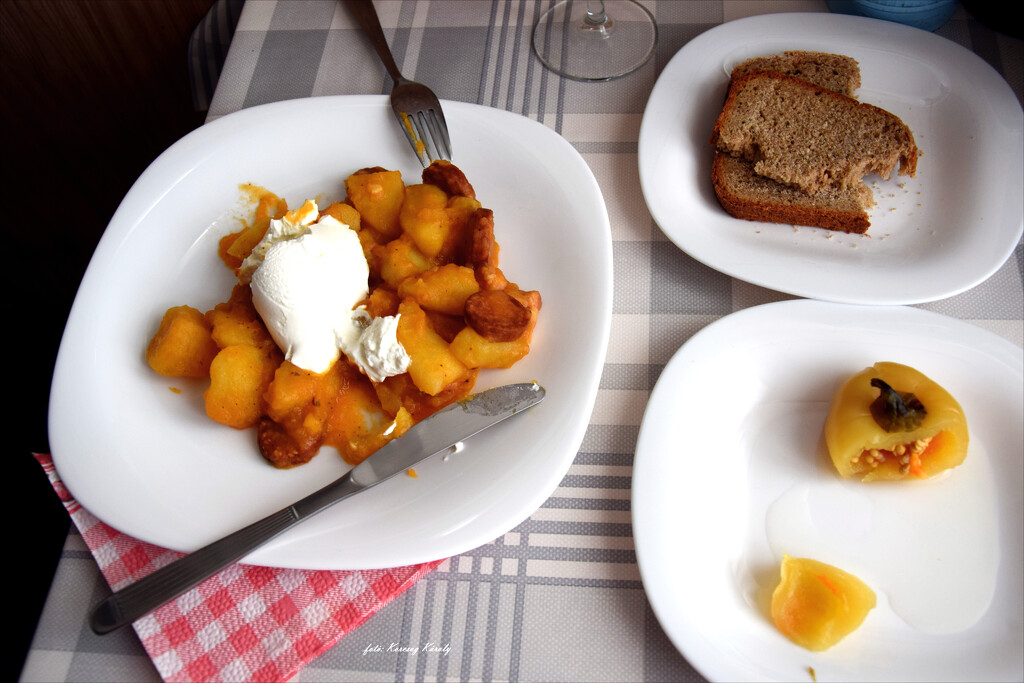 Paprika fries with sausage! by kork