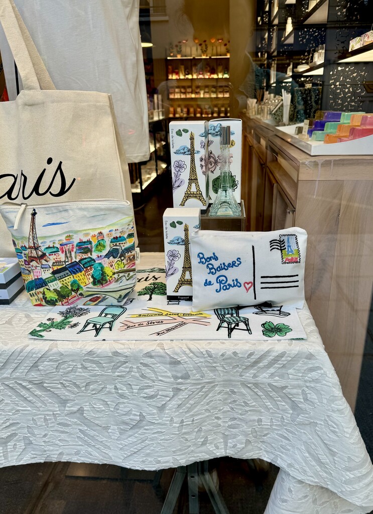Bon baisers de Paris with a heart.  by cocobella