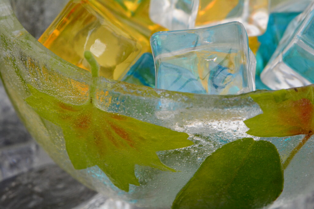 Frozen leaves Bowl~~~~~ by ziggy77