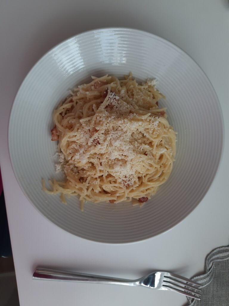 My first spaghetti carbonara by solarpower