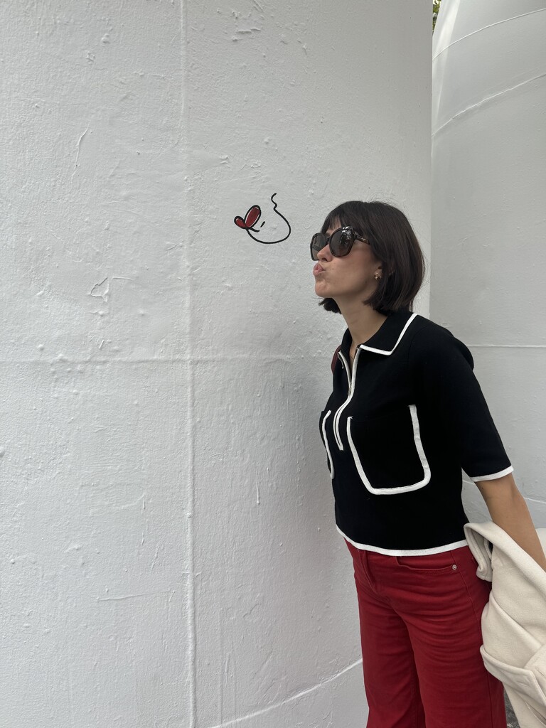 Alix sending kiss-heart.  by cocobella