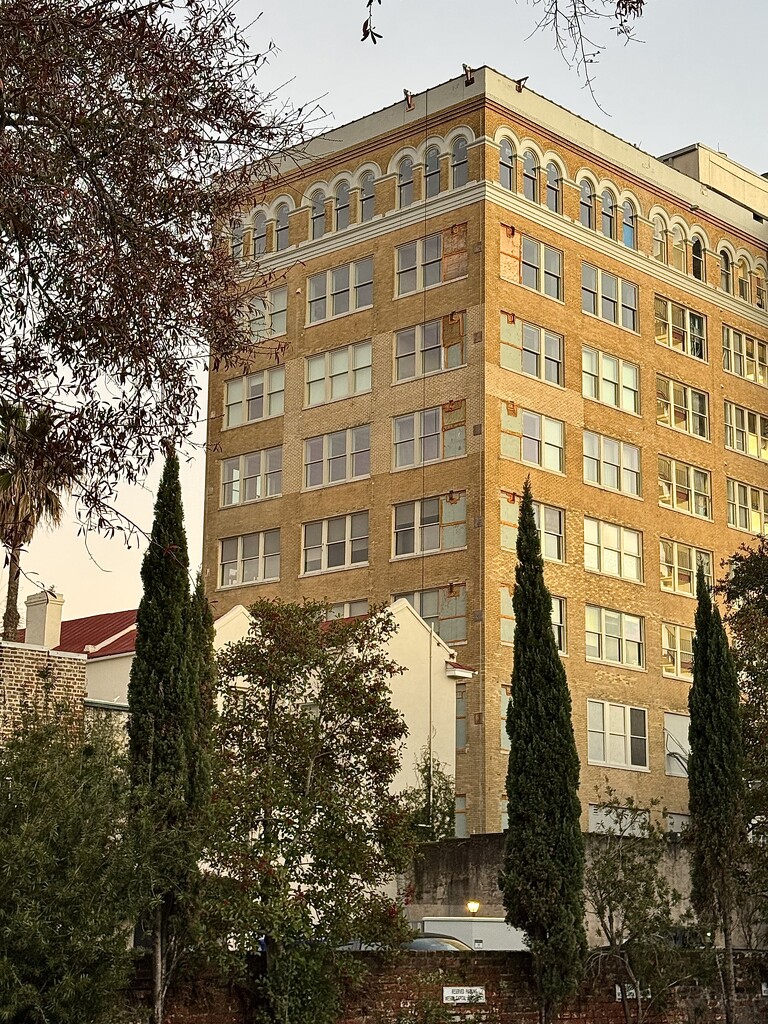 Charleston’s  one and only “skyscraper,” the 8-story People’s Office Building,built between 1909 and 1911. by congaree