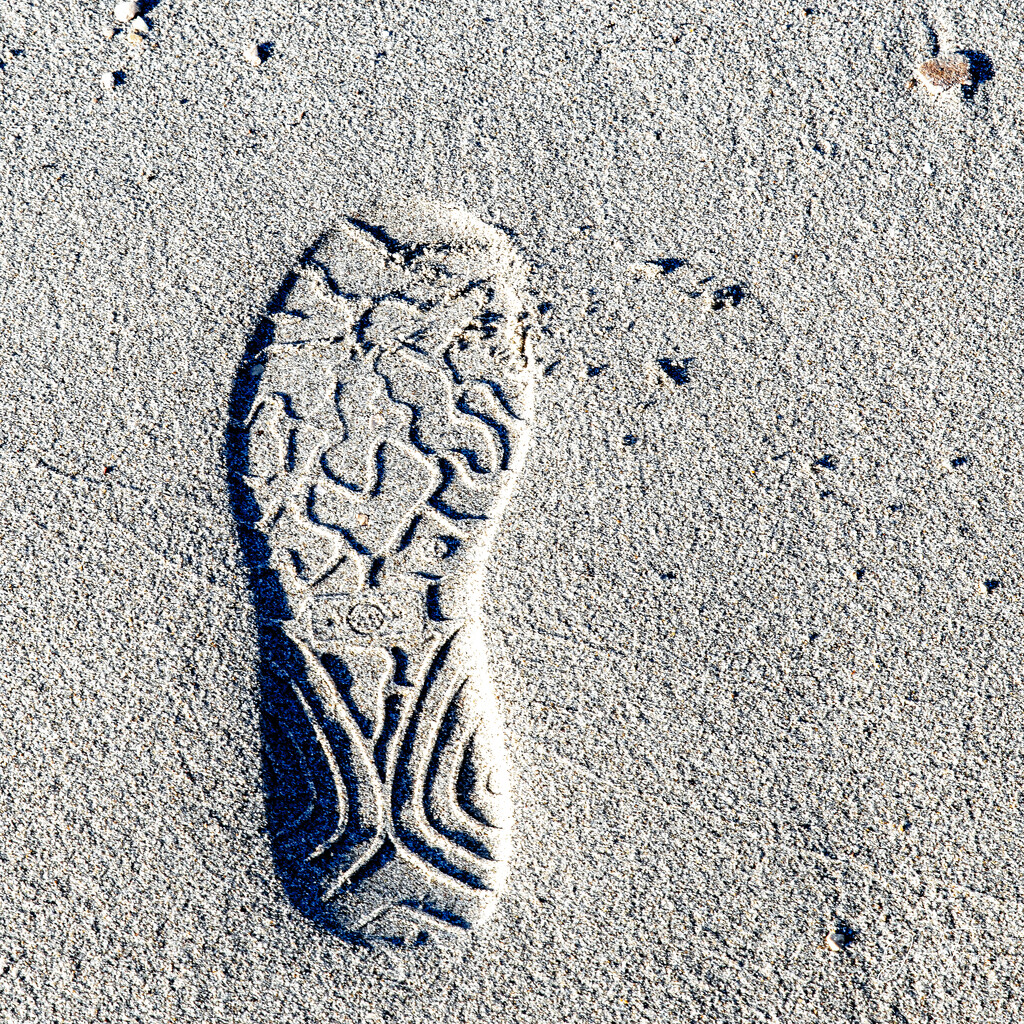 footprint on the beach by jo63