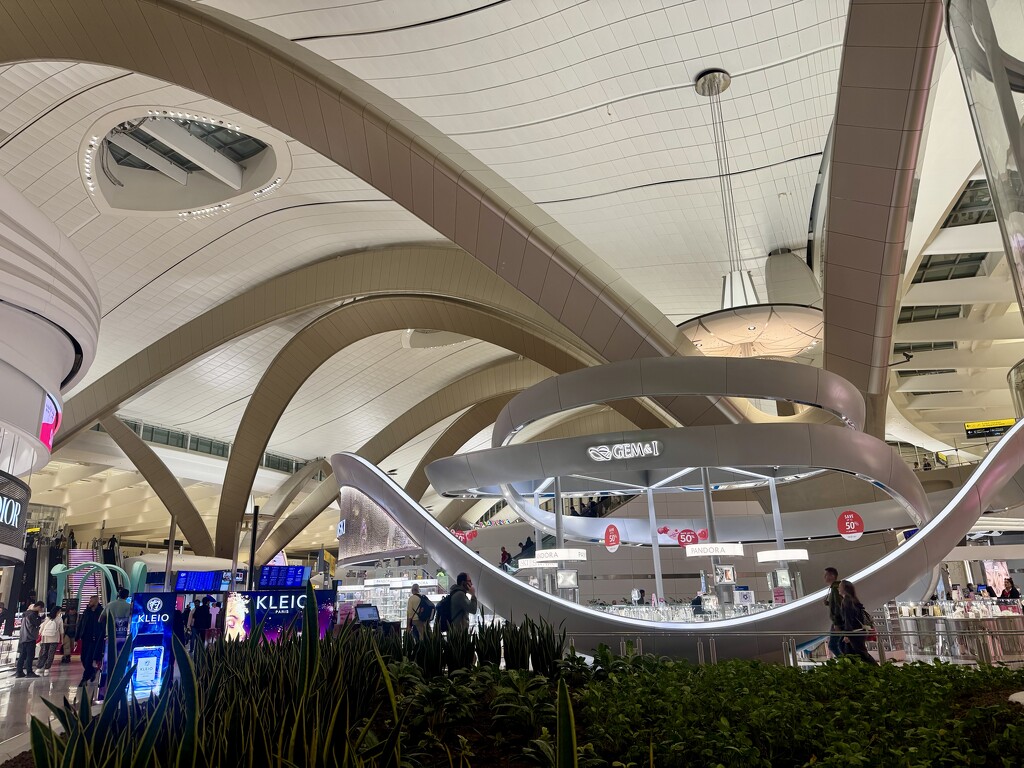 Abu Dhabi airport.  by cocobella