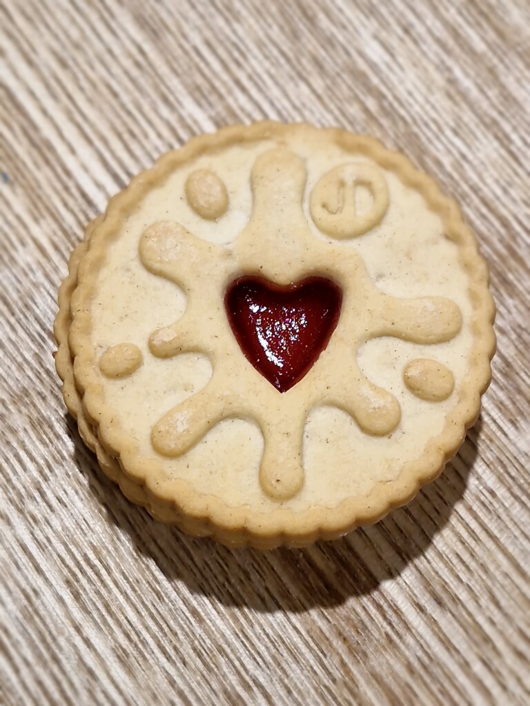 Red heart by dragey74