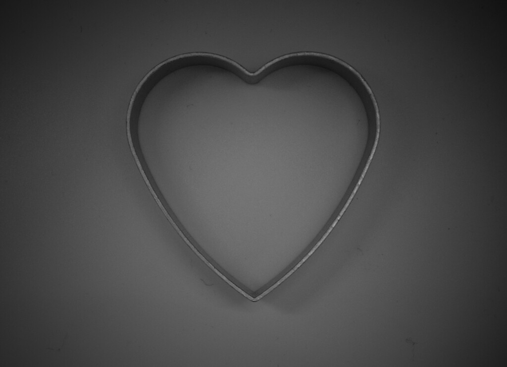 Grey heart by dragey74