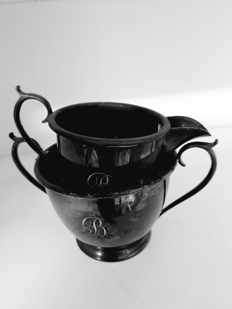 Vintage sugar basin and milk jug by anniesue