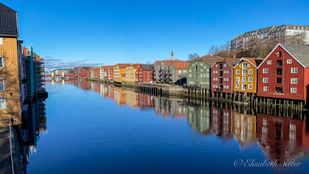 The piers in Trondheim  by elisasaeter