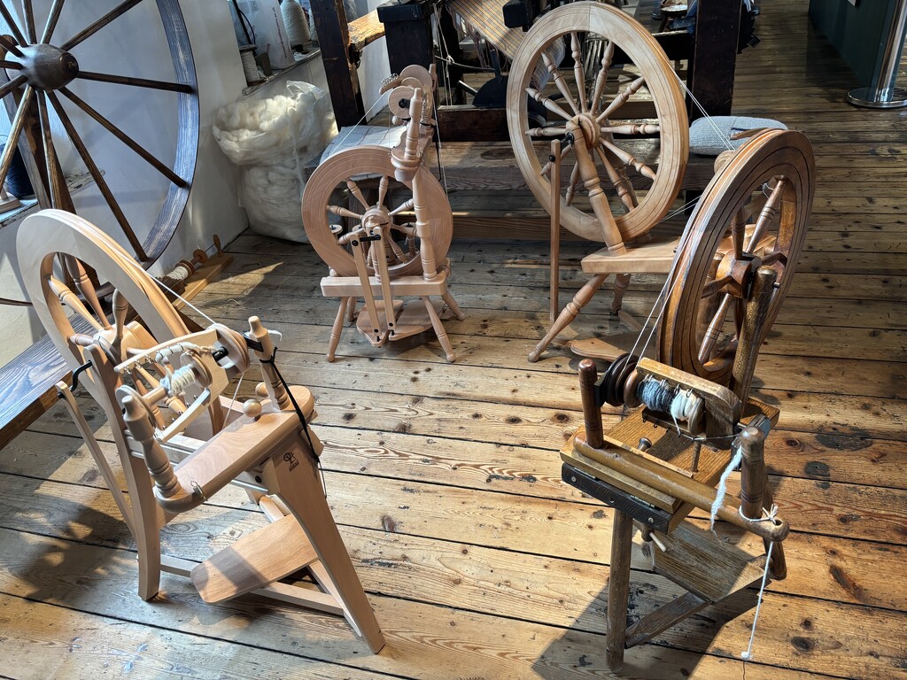 Spinning Wheels by gillian1912