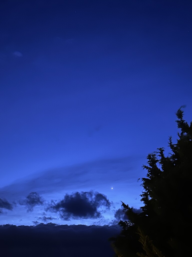 Blue hour by pandorasecho