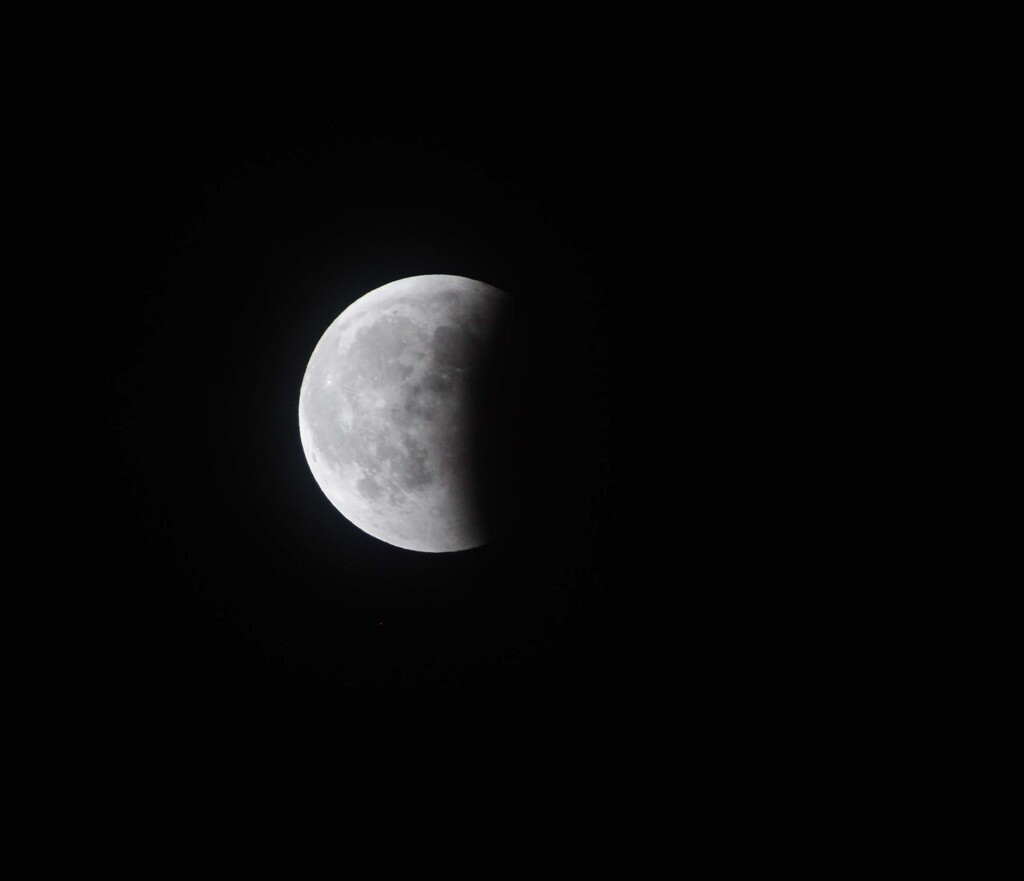 Eclipse Moving Off... by bjywamer