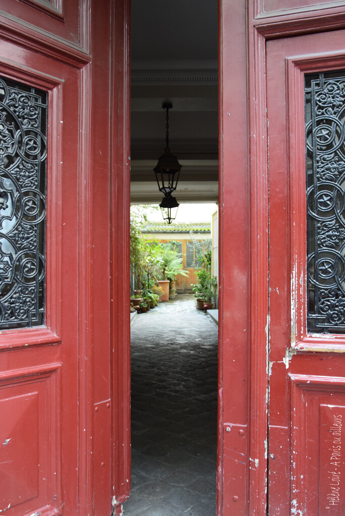 behind the door by parisouailleurs