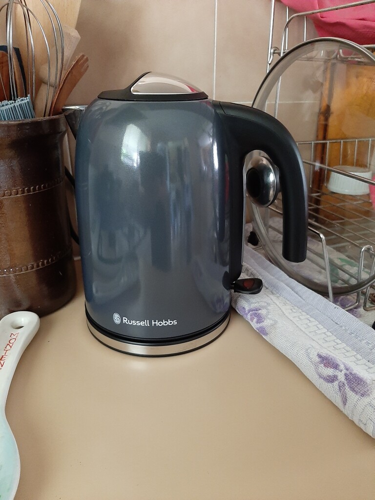 New Kettle  by mozette
