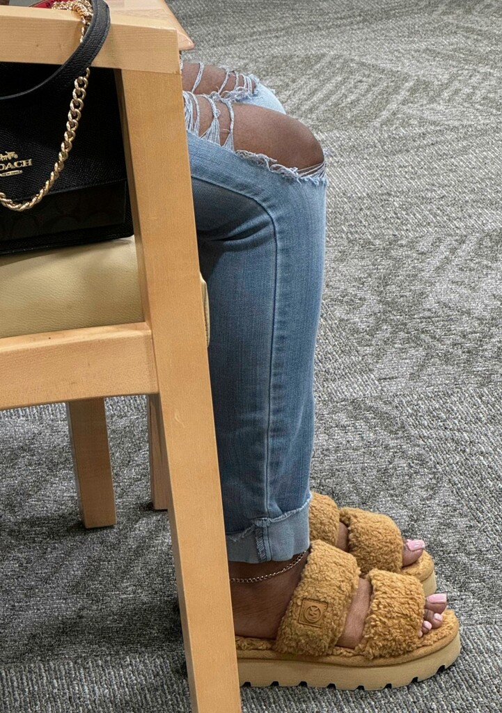 Knees, shoes, toes... by marlboromaam