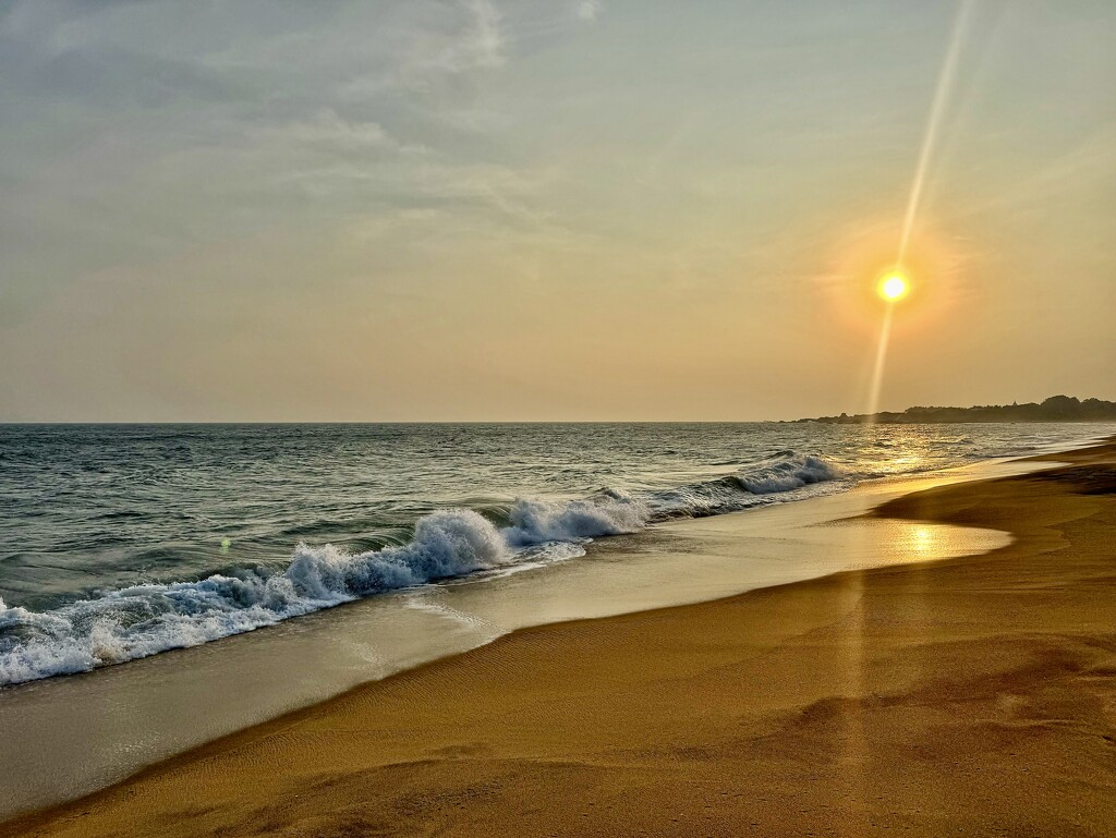 Hambantota sunset.  by cocobella