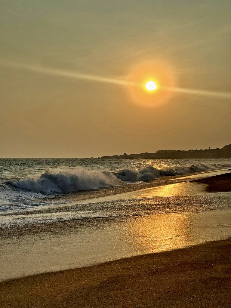 Waves and gold.  by cocobella