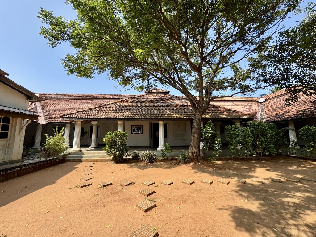 Hambantota museum.  by cocobella