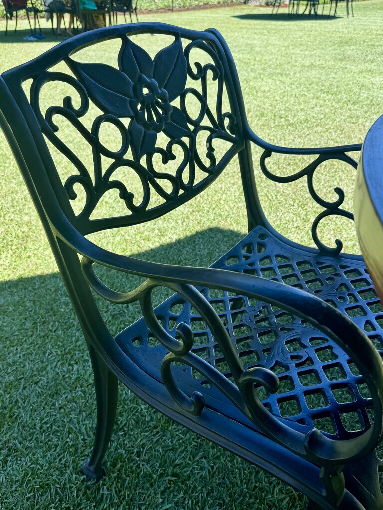 Heart in a chair.  by cocobella