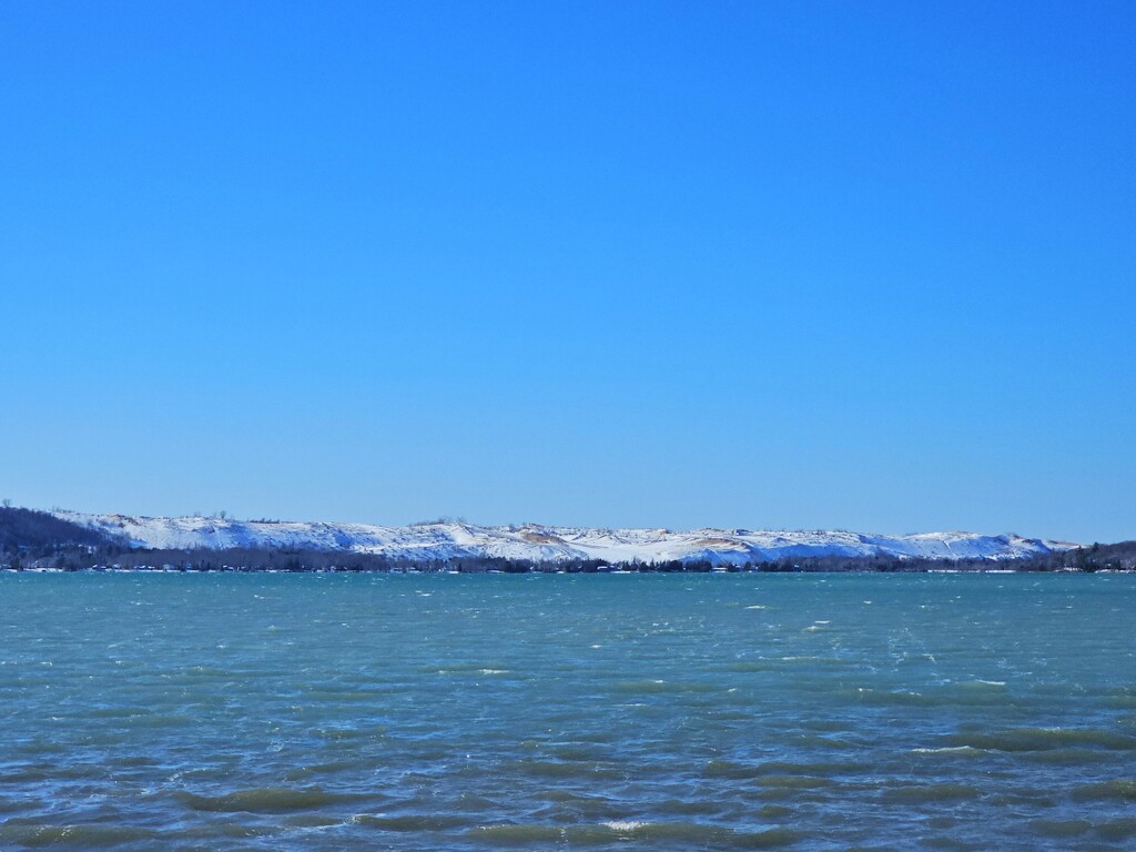 Distant dune by edorreandresen