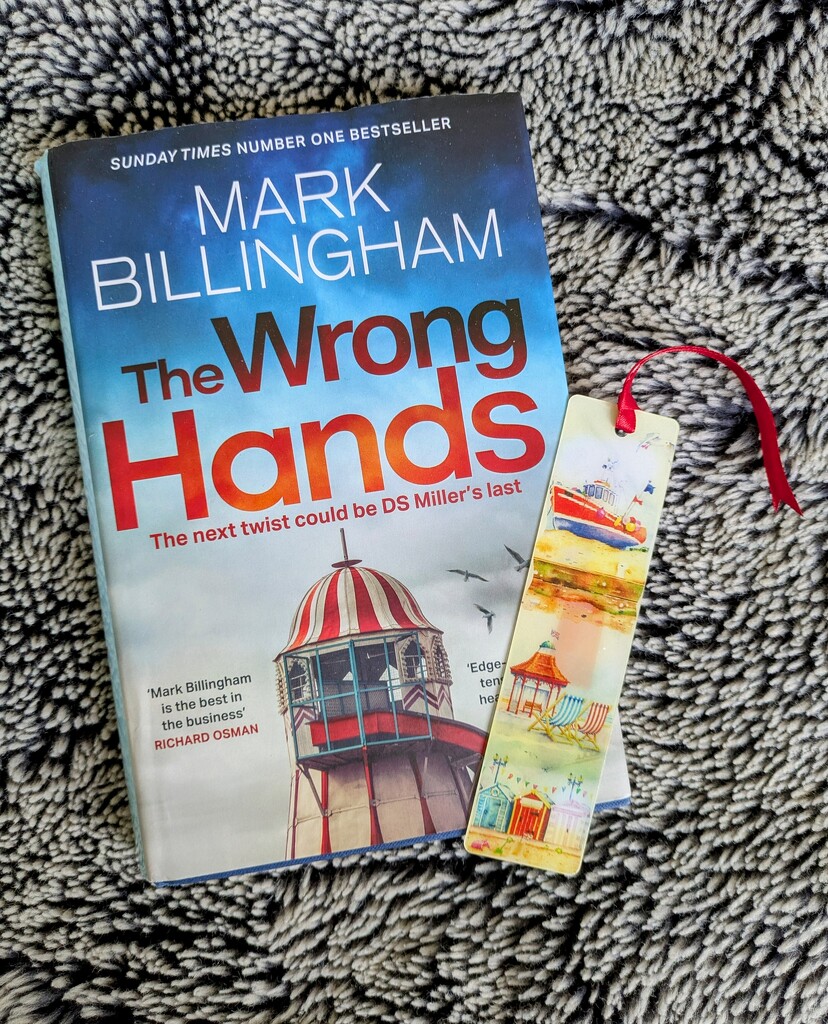 The Wrong Hands  by boxplayer