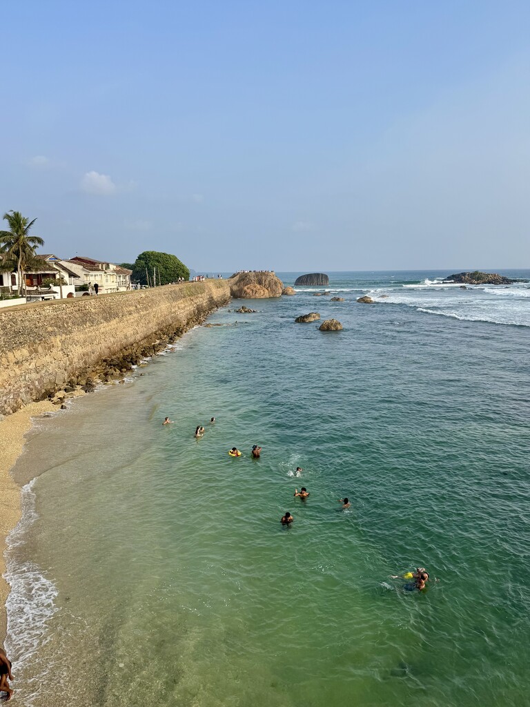 Beach of Galle fort.  by cocobella
