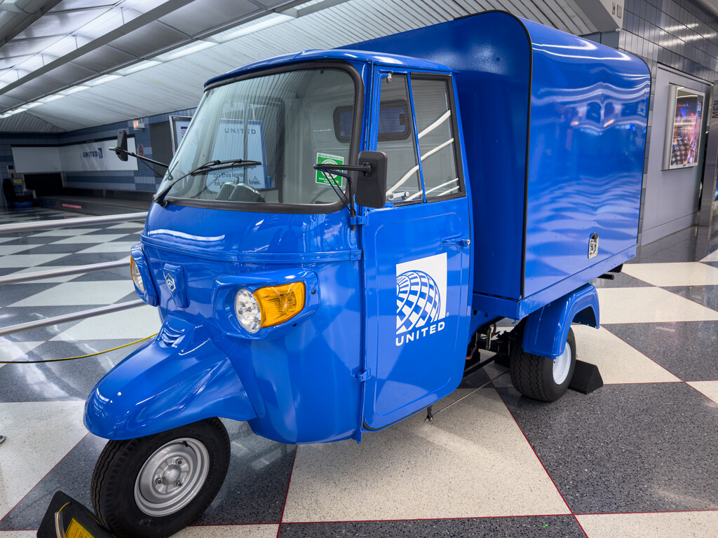 Piaggio Ape by pictorialnarrative