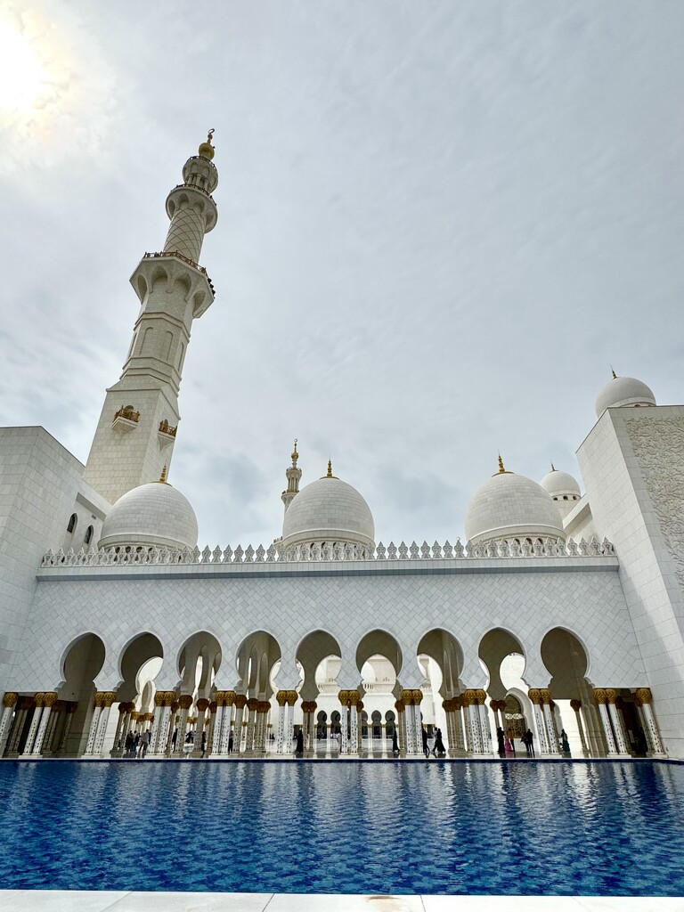 Abu Dhabi grand mosque.  by cocobella