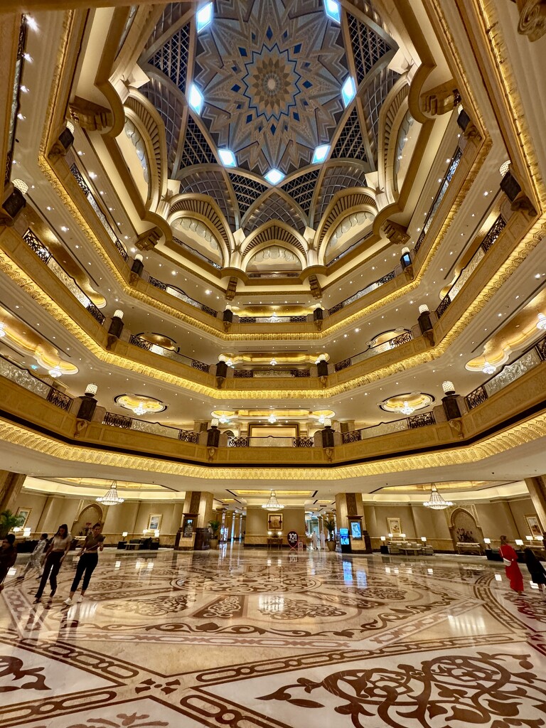 Entrance of the Emirates Palace Mandarin Oriental.  by cocobella