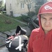 pirmas kart su kepure ir kapisonu