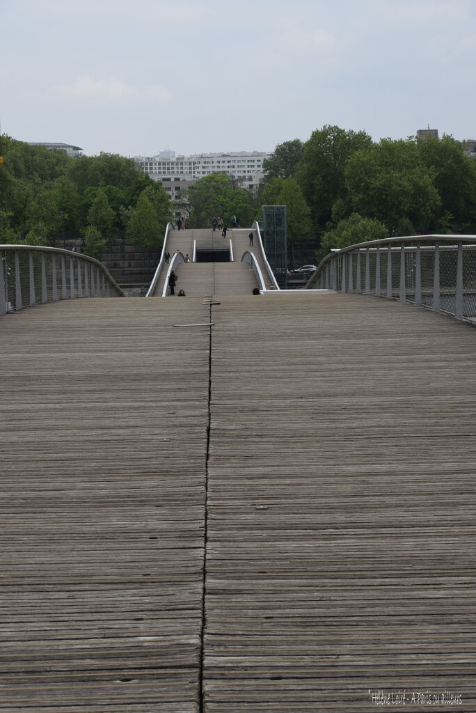 Passerelle Simone de Beauvoir by parisouailleurs