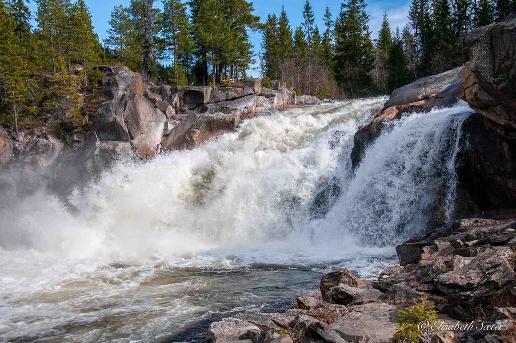 Ea Waterfall by elisasaeter
