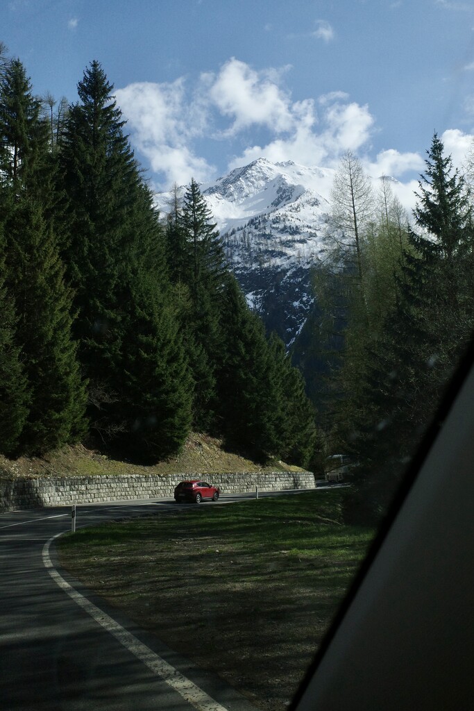 On the road to the mountain by vincent24