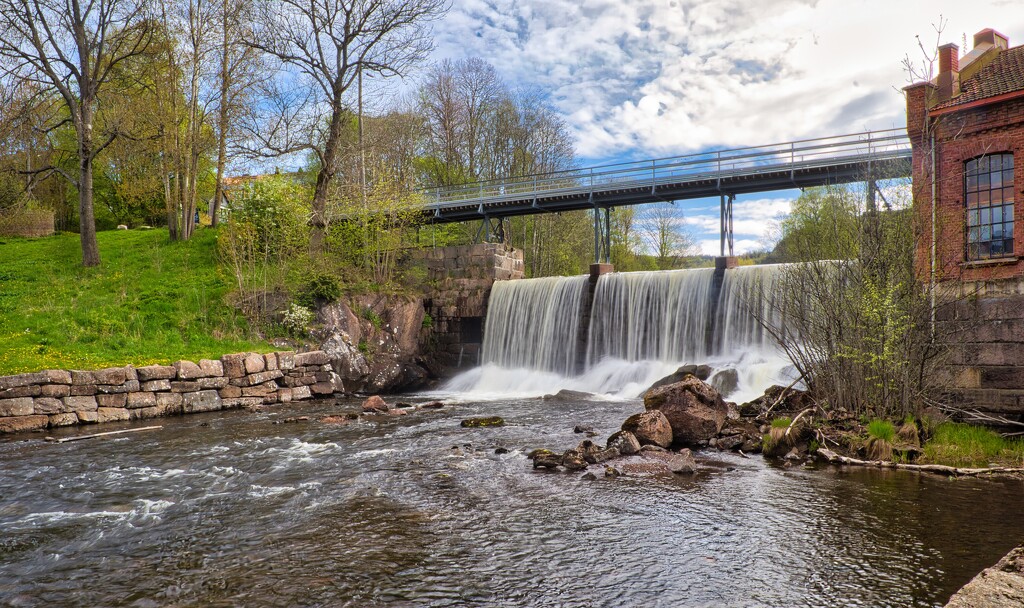 Brekkefossen by okvalle
