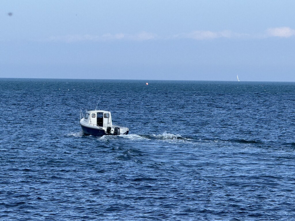 Small fishing boat by alipalk59