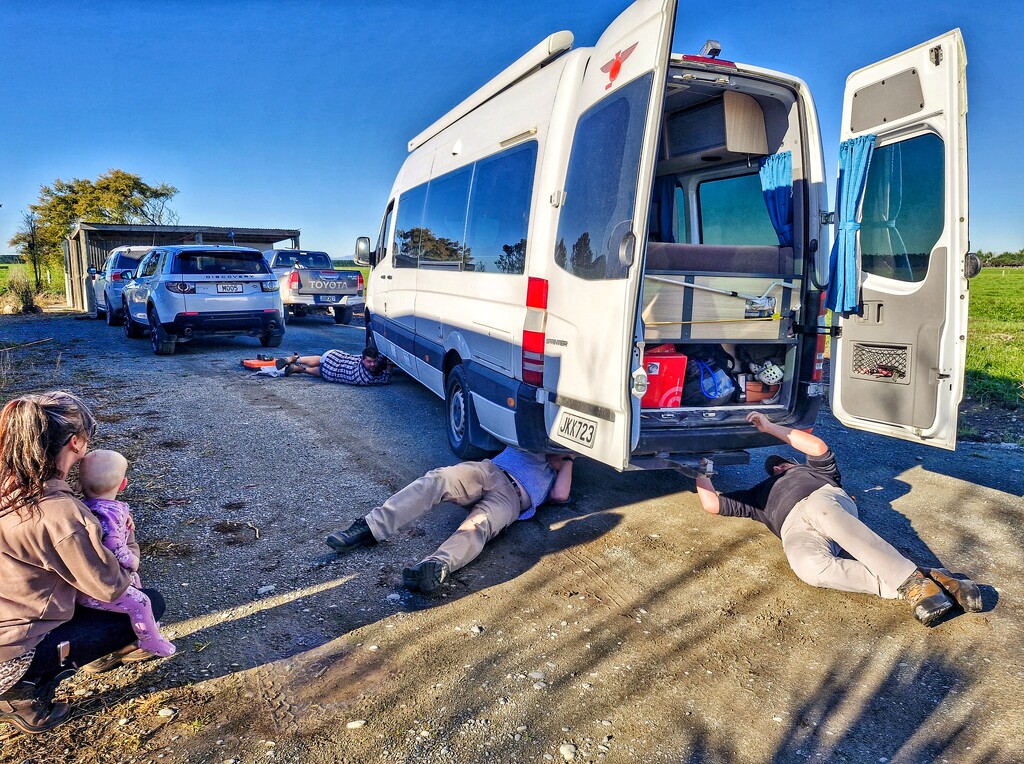 How many men does it take to change a tyre? by happypat