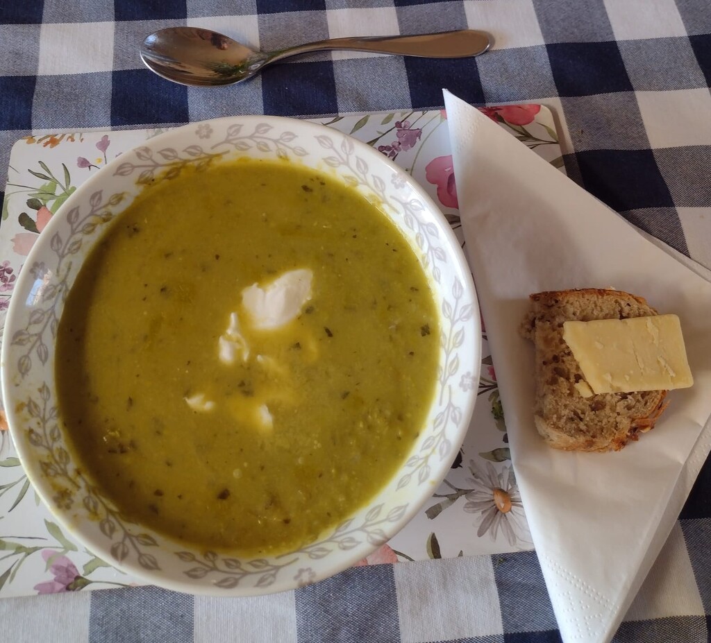 Home made Pea and Mint soup by aimeebarr