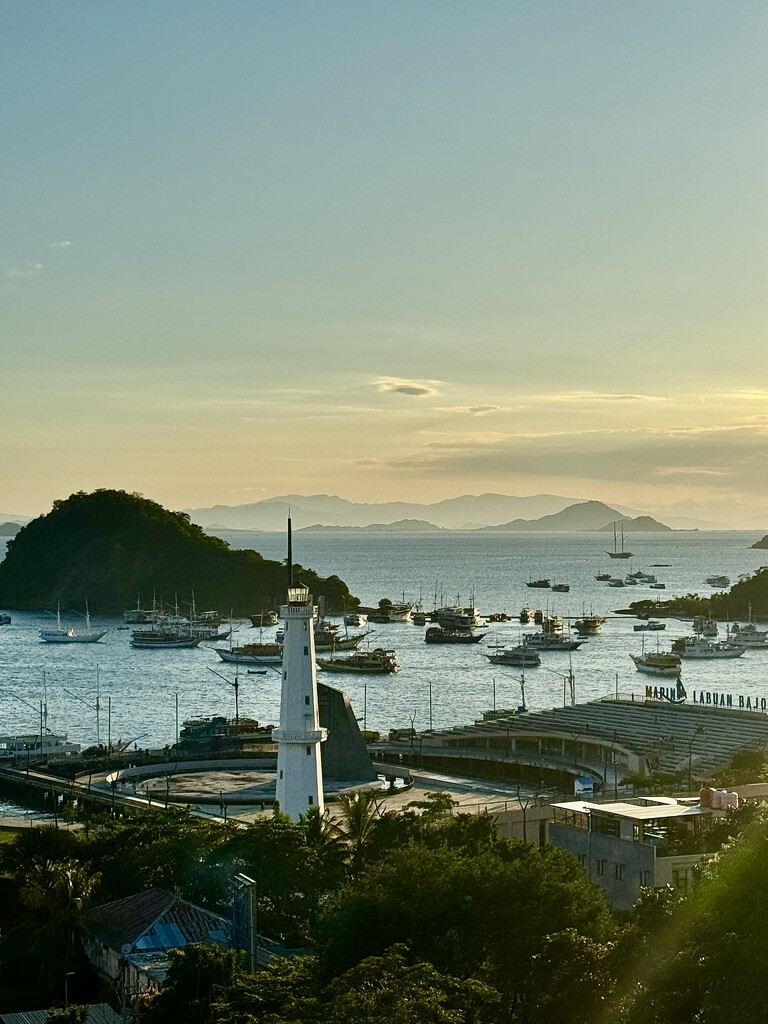 Labuan Jalo light house.  by cocobella