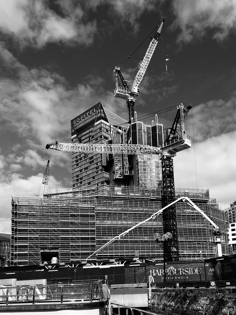 Darling Harbour, construction of more apartments by johnfalconer