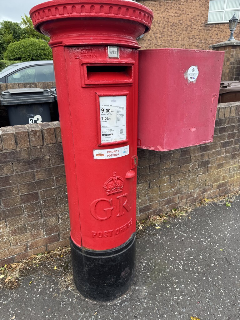 Red postbix by alipalk59