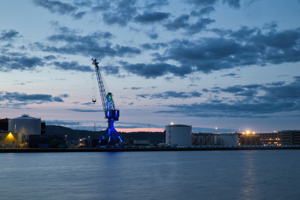 Early morning at the harbour by okvalle