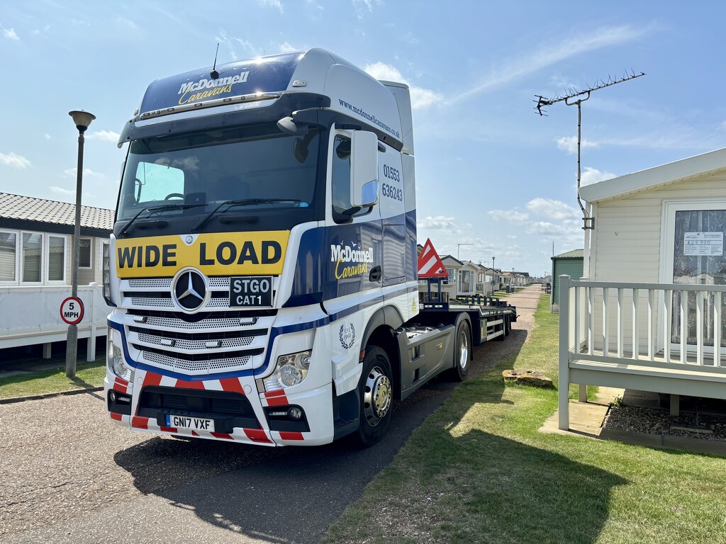 Wide Load by gillian1912